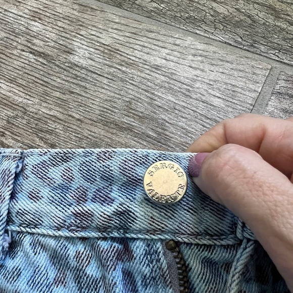 Vintage Sergio Valente Heart Print Shorts, Ruffle Detail Hem, Blue, Size 13/14 - Picture 2 of 9